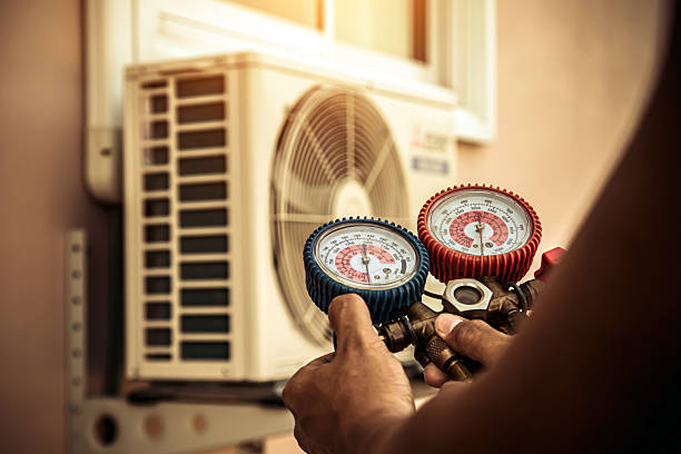 Professional Heat Pump Repair technician working in Mill Neck, NY